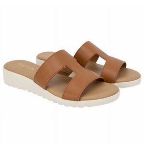 Brown Slide Sandals by Kensie are in excellent condition. Size 7